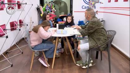  Las creadoras de los Carteles Infantiles de Carnaval visitan Canal 4.