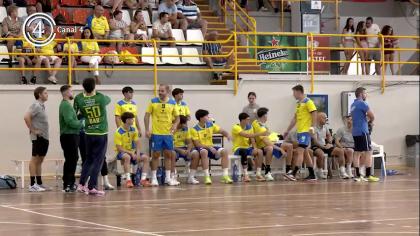 Encuentro de balonmano entre el BM Caserío Ciudad Real y el Fertiberia Puerto Sagunto en Villarrobledo.